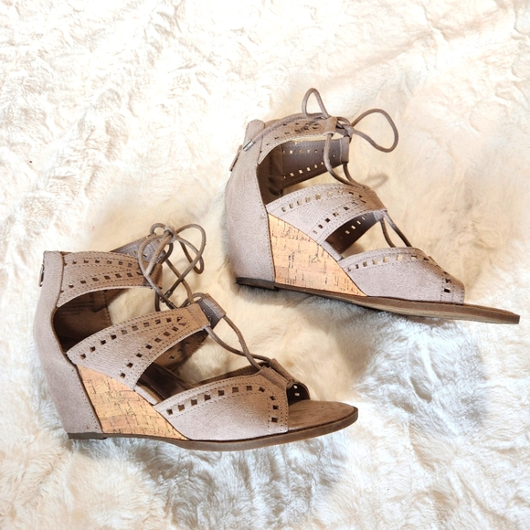 Madden Girl Rally Taupe Lace Up Wedge Peep Toe Sandals Size 9.5 - Picture 12 of 12